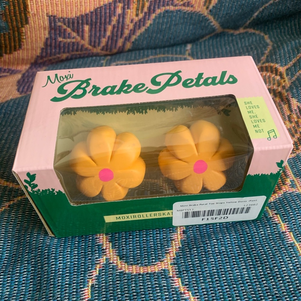 Moxi Roller Skate Petal Flower Toe Stops NWT